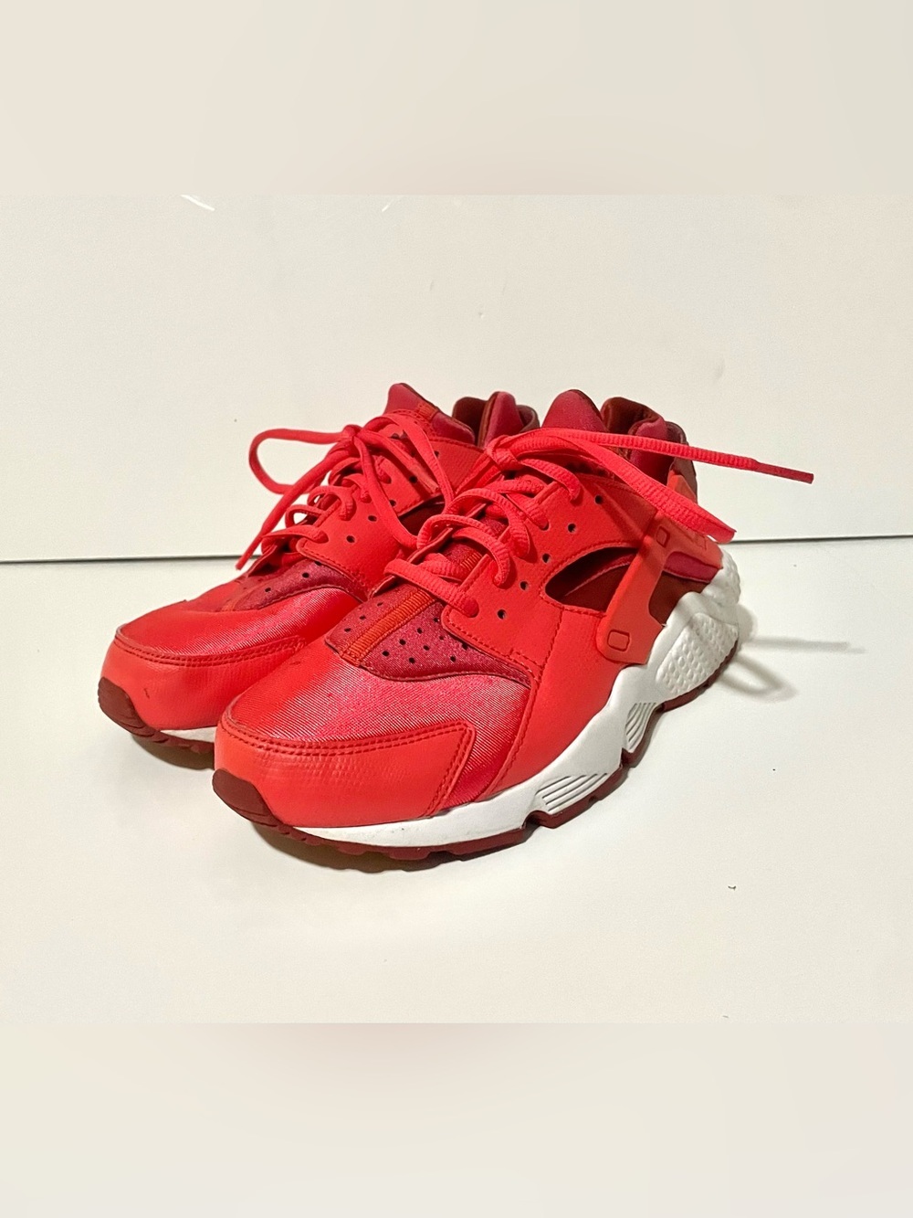Nike Air Huarache "Ember Glow" Womens 8.5 Athletic Fashion Sneaker 634835 801